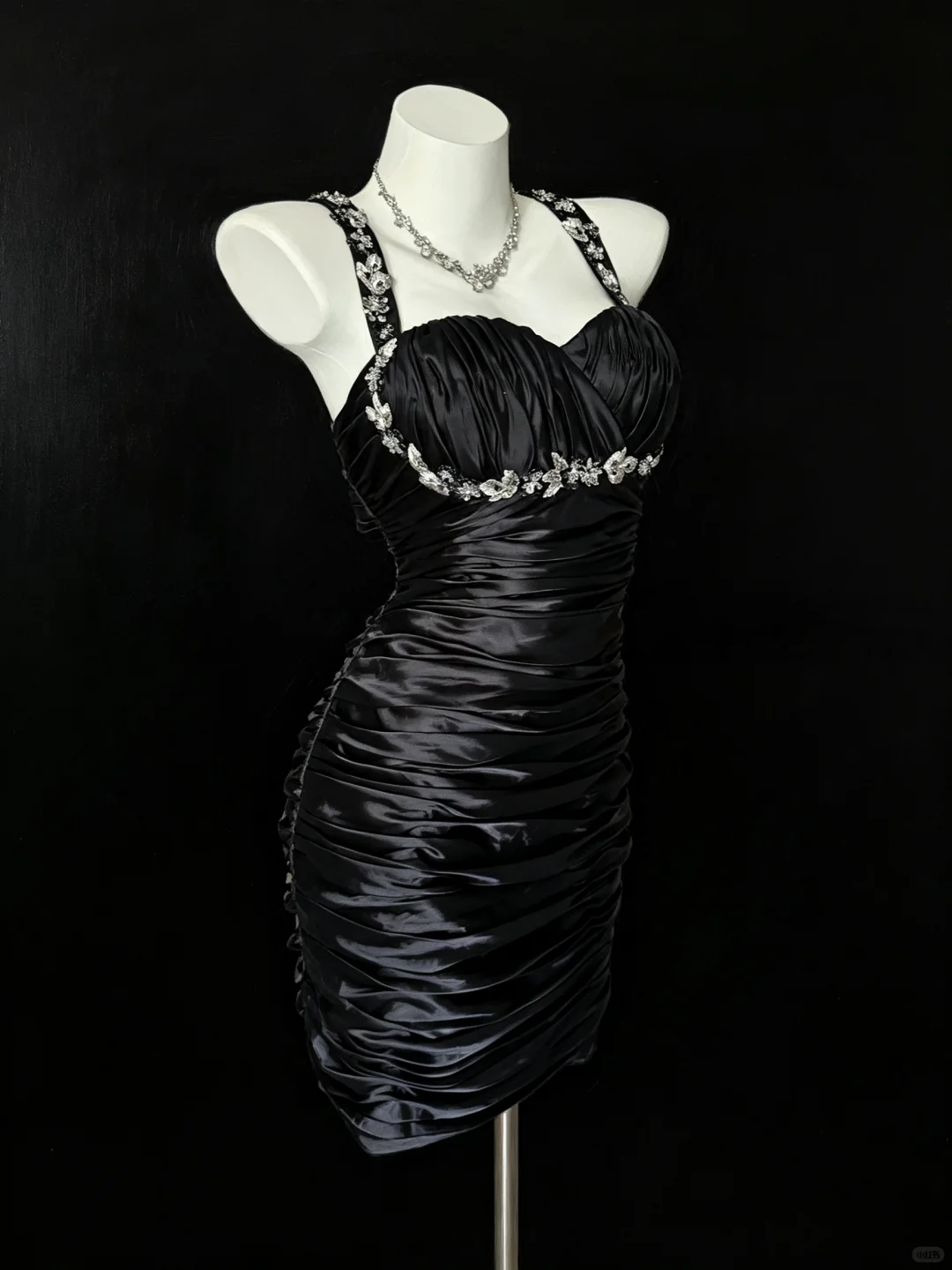 Stylish Spaghetti Straps Satin Pleated Beaded Sheath Short Homecoming Dress Black Short Birthday Outfits D5266