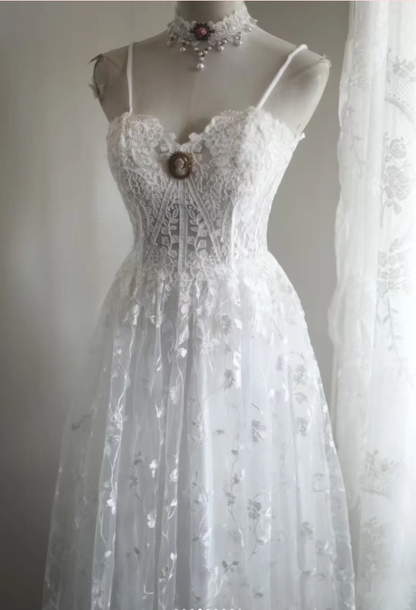 Glamorous Spaghetti Straps White Tulle Lace A Line Long Wedding Dress Bridal Dress D2322