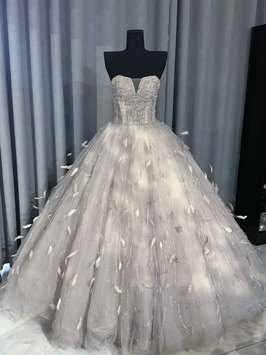 Elegant Strapless Princess Quinceanera Dress Ball Gown Tulle Beaded Long Sweet 16 Dress With Feathers D2469