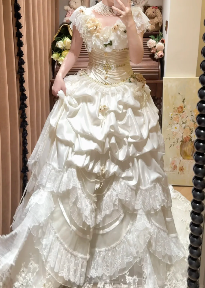 Retro White Satin Lace Layered Long Wedding Dress Formal Bridal Gowns With Flowers D2038